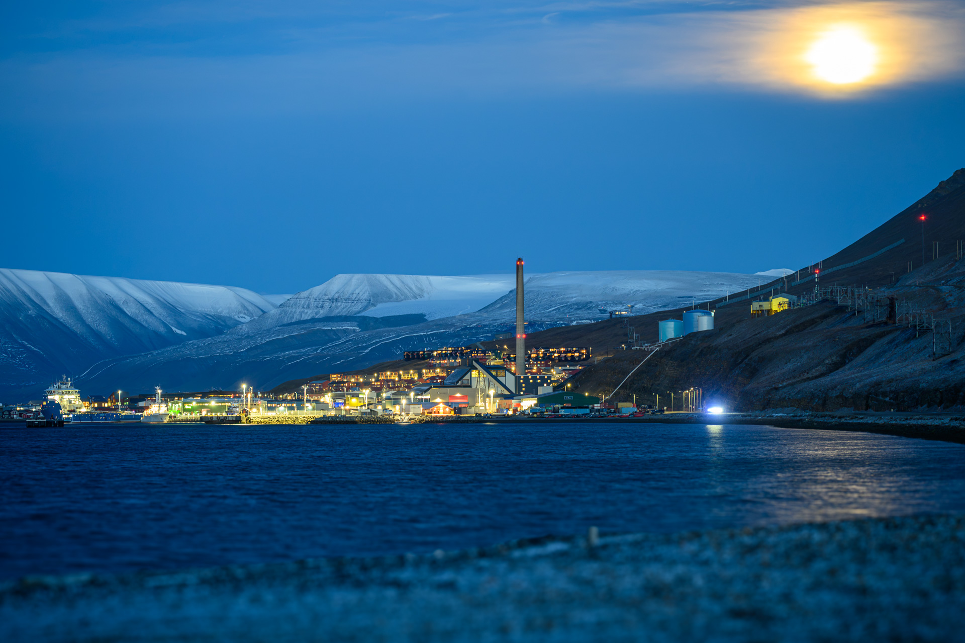 LYR by night