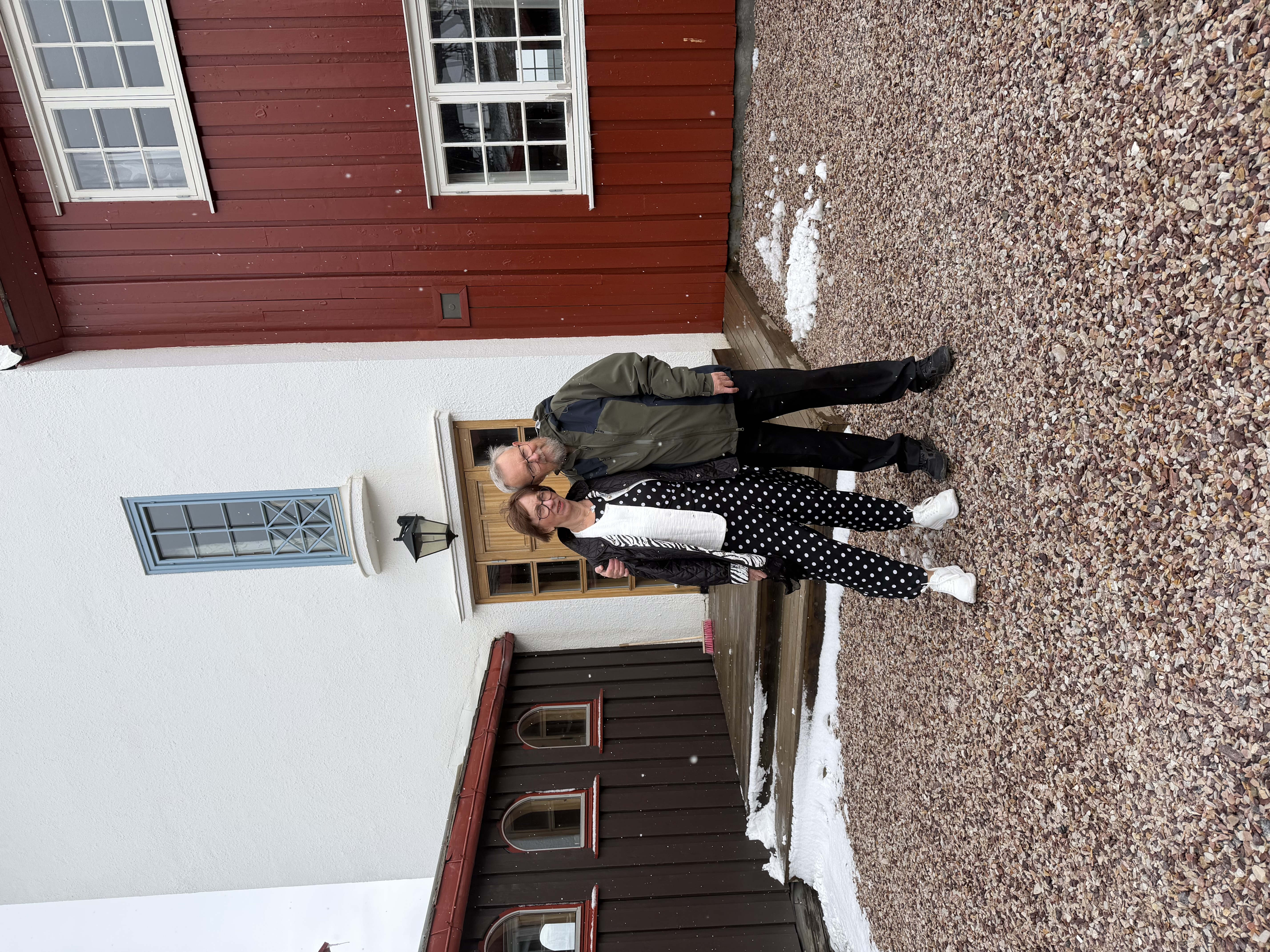 Utenfor sysselmestergården