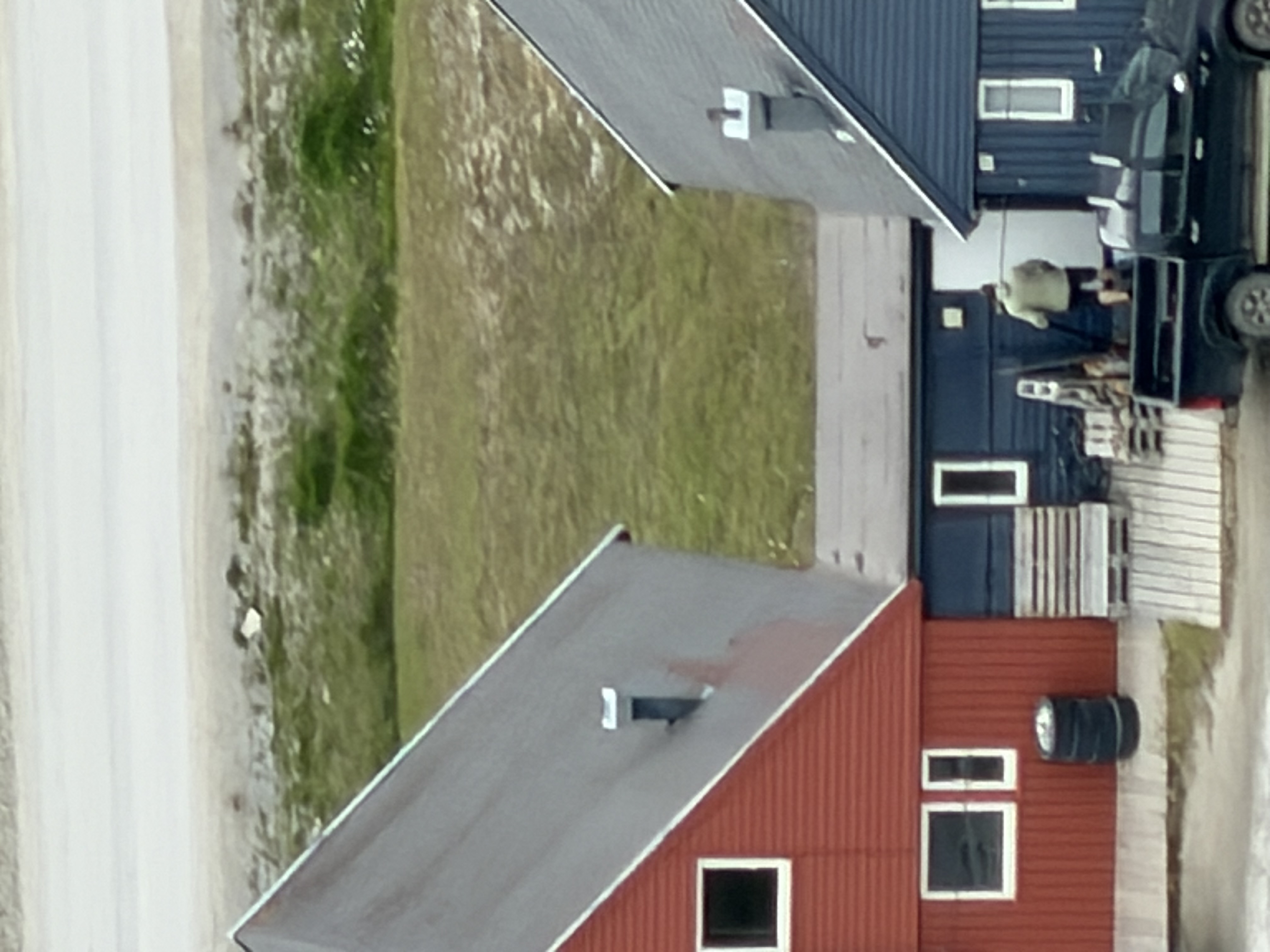 Johan på vei inn døra